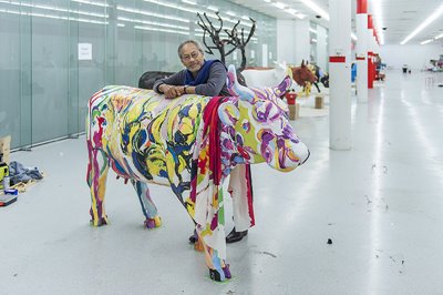 Ian de Souza, COW-MOO-FLAGE - call me FLORA, 2016. CowParade PERTH. Photographer: Christophe Canato. Image courtesy of City of Perth, PPAF and Artsource
