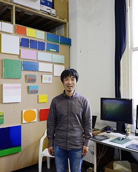 Hiroshi Kobayashi in his Artsource Fremantle Studio, 2018. Photographer: Elli Gemmo Hiroshi Kobayashi in his Artsource Fremantle Studio, 2018. Photographer: Elli Gemmo